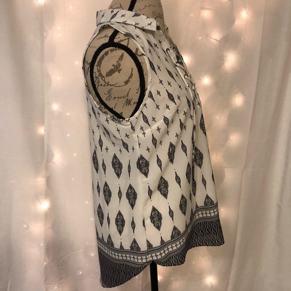 2[Hippie Rose] White & Black tie top - Picture 3 of 6